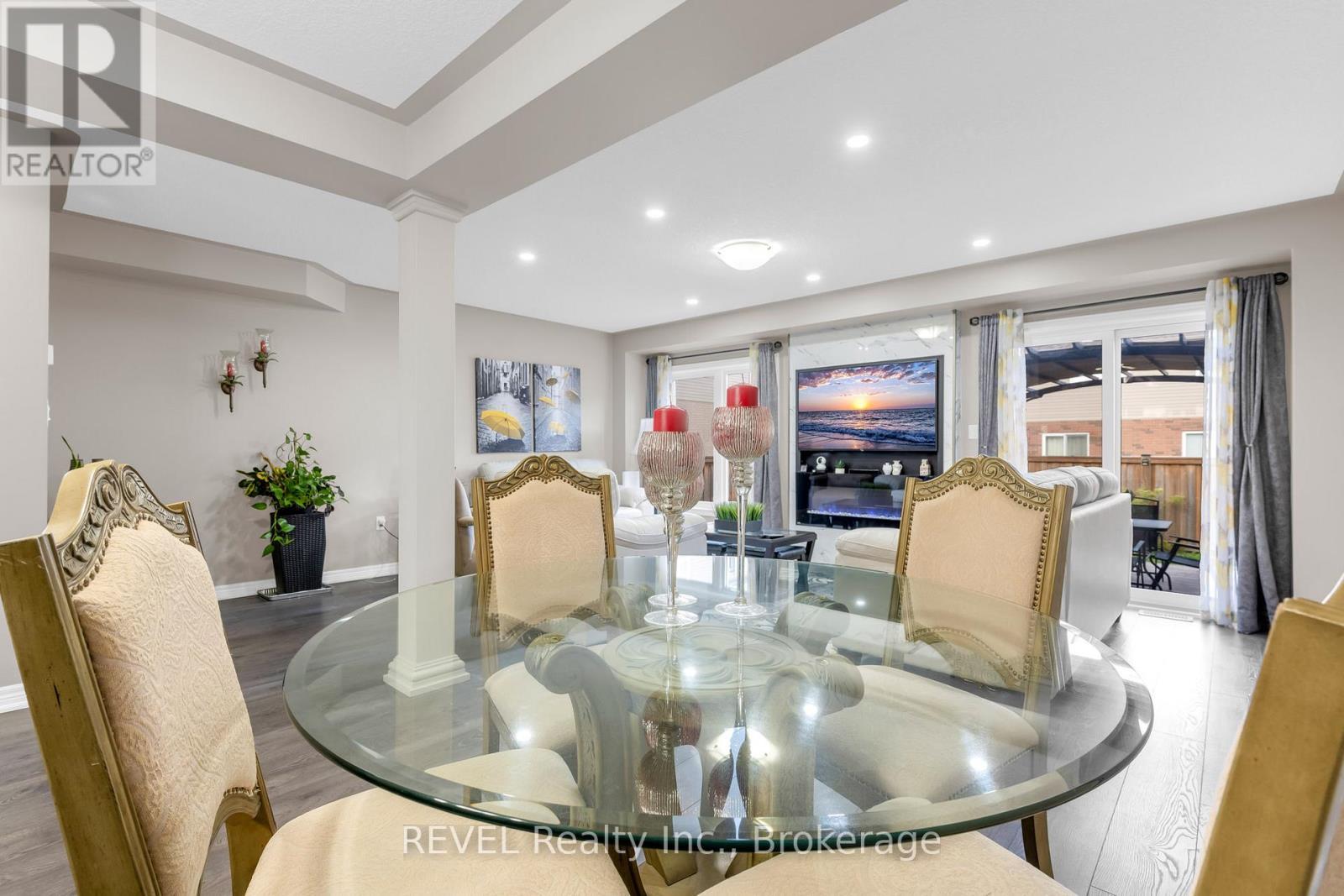 102 Cittadella Boulevard, Hamilton, ON - Indoor Photo Showing Dining Room