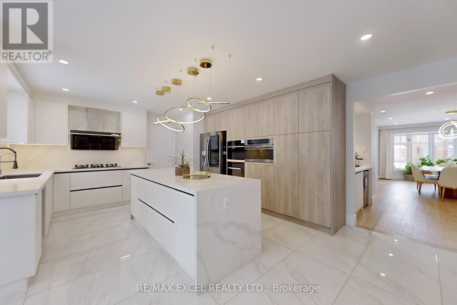 12 Moses Crescent, Markham, ON - Indoor Photo Showing Kitchen With Upgraded Kitchen