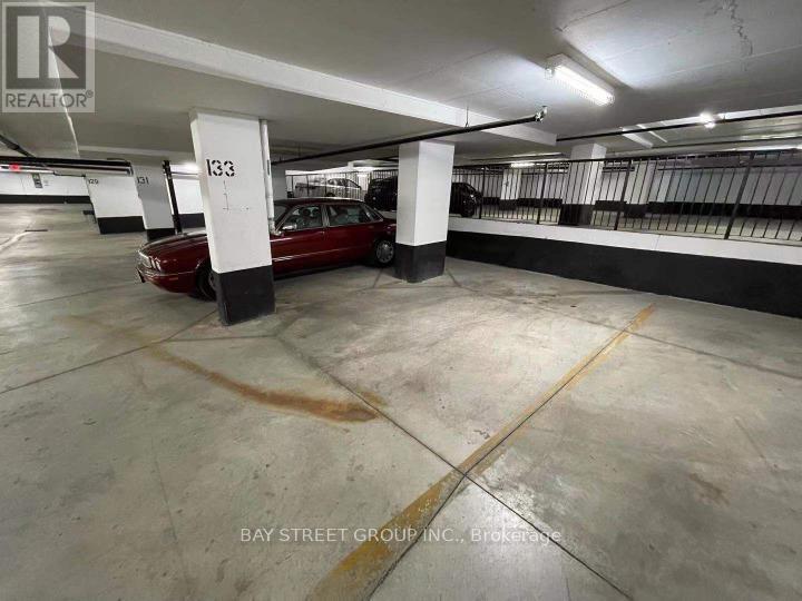515 - 51 Lower Simcoe Street, Toronto, ON - Indoor Photo Showing Garage