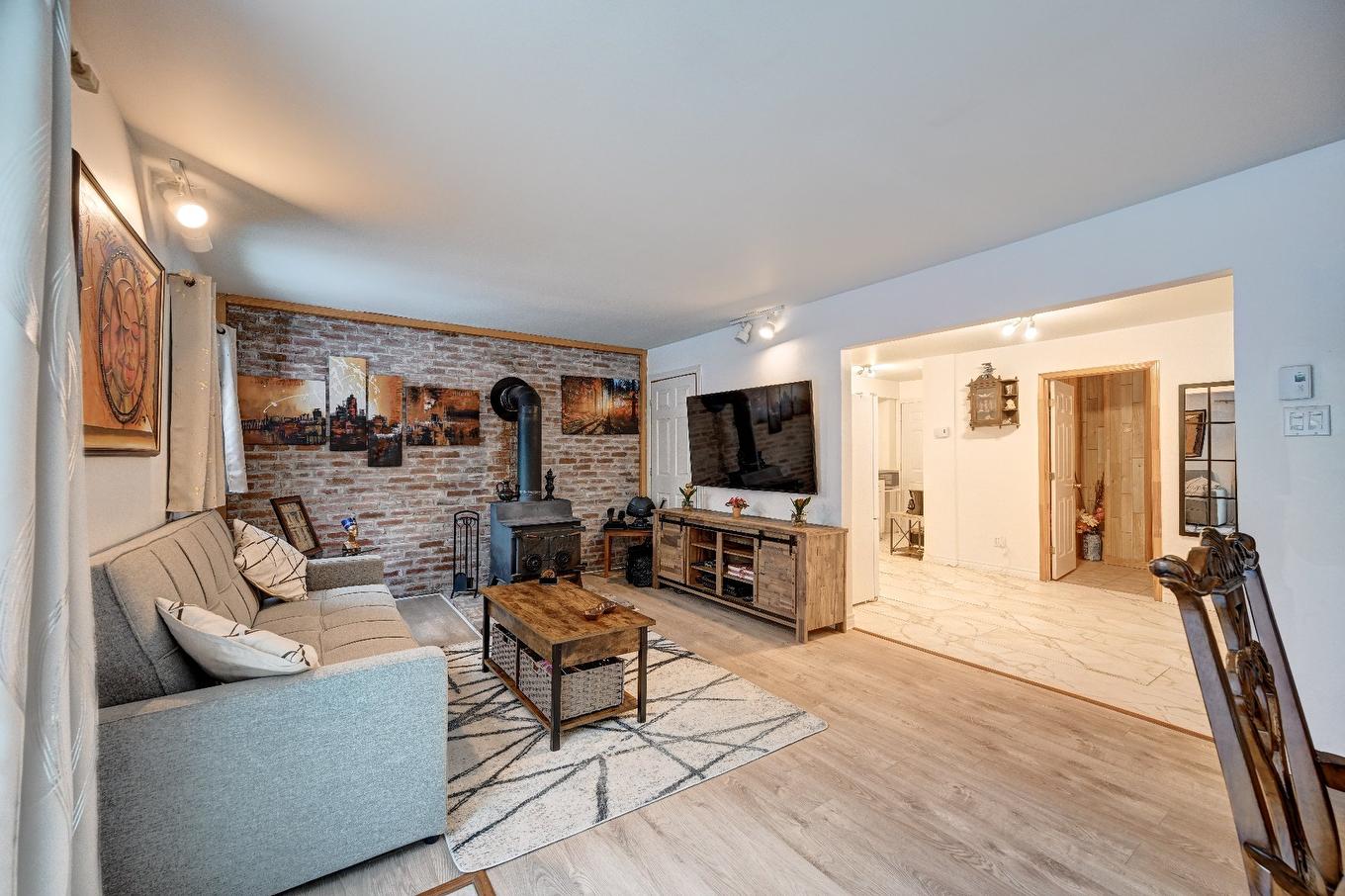Living room - 3770 Mtée D'Argenteuil, Saint-Adolphe-D'Howard, QC - Indoor Photo Showing Living Room