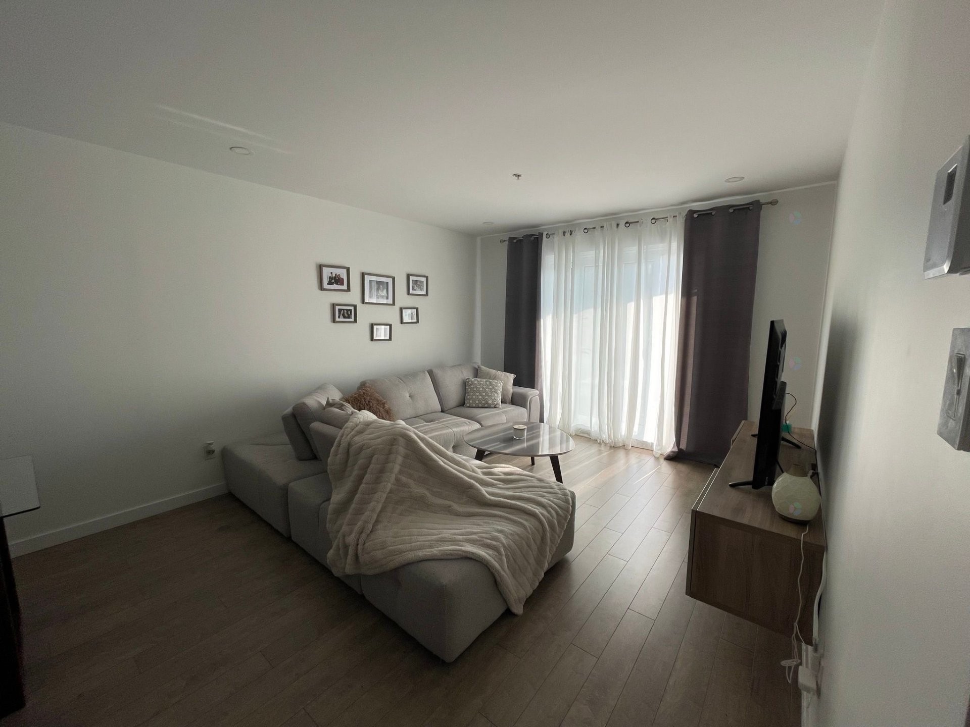 Living Room - 325 - 222 Rue Éricka, Laval (Fabreville), QC - Indoor Photo Showing Bedroom