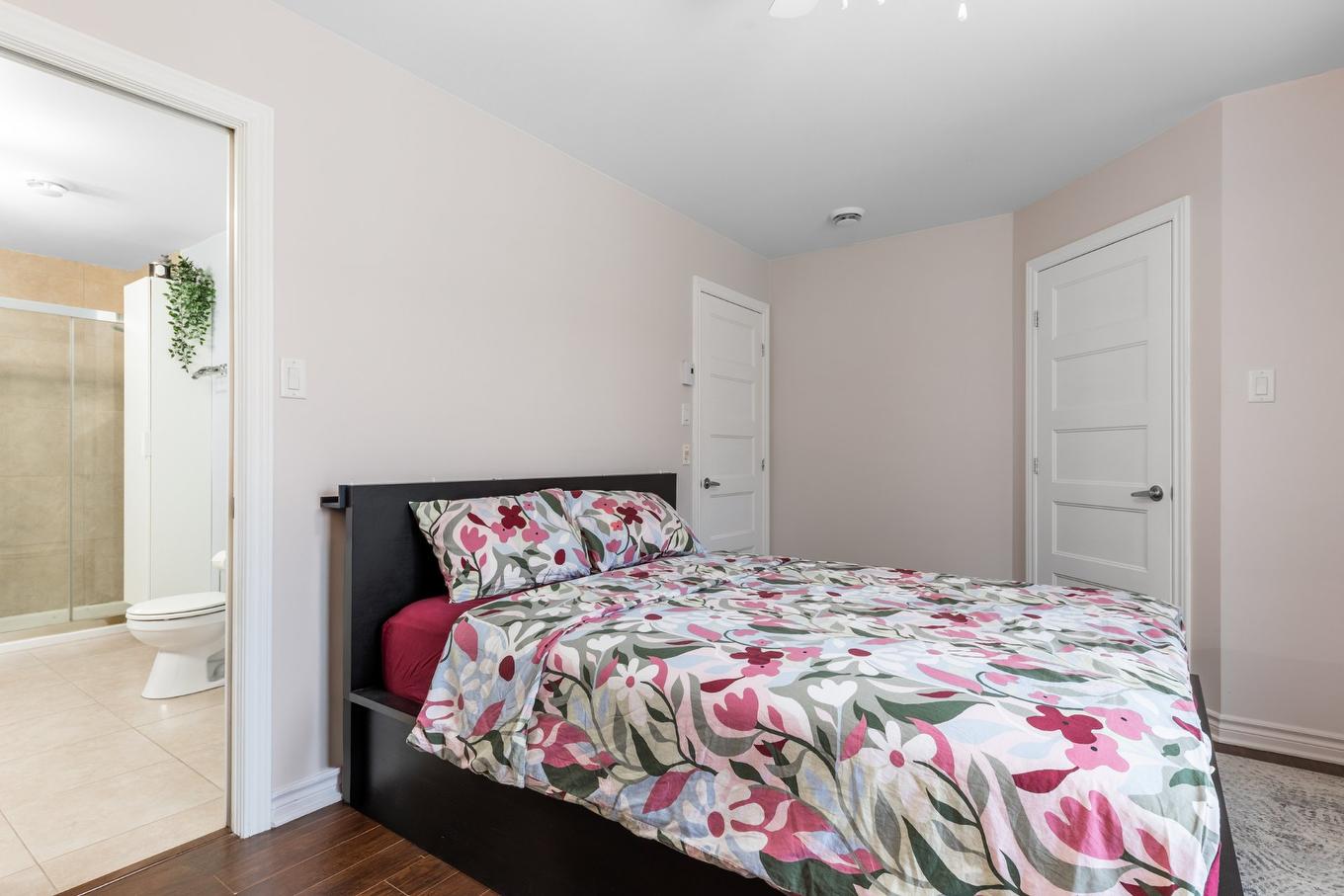 Primary bedroom - 12-4178 Mtée St-Hubert, Longueuil (Saint-Hubert), QC - Indoor Photo Showing Bedroom