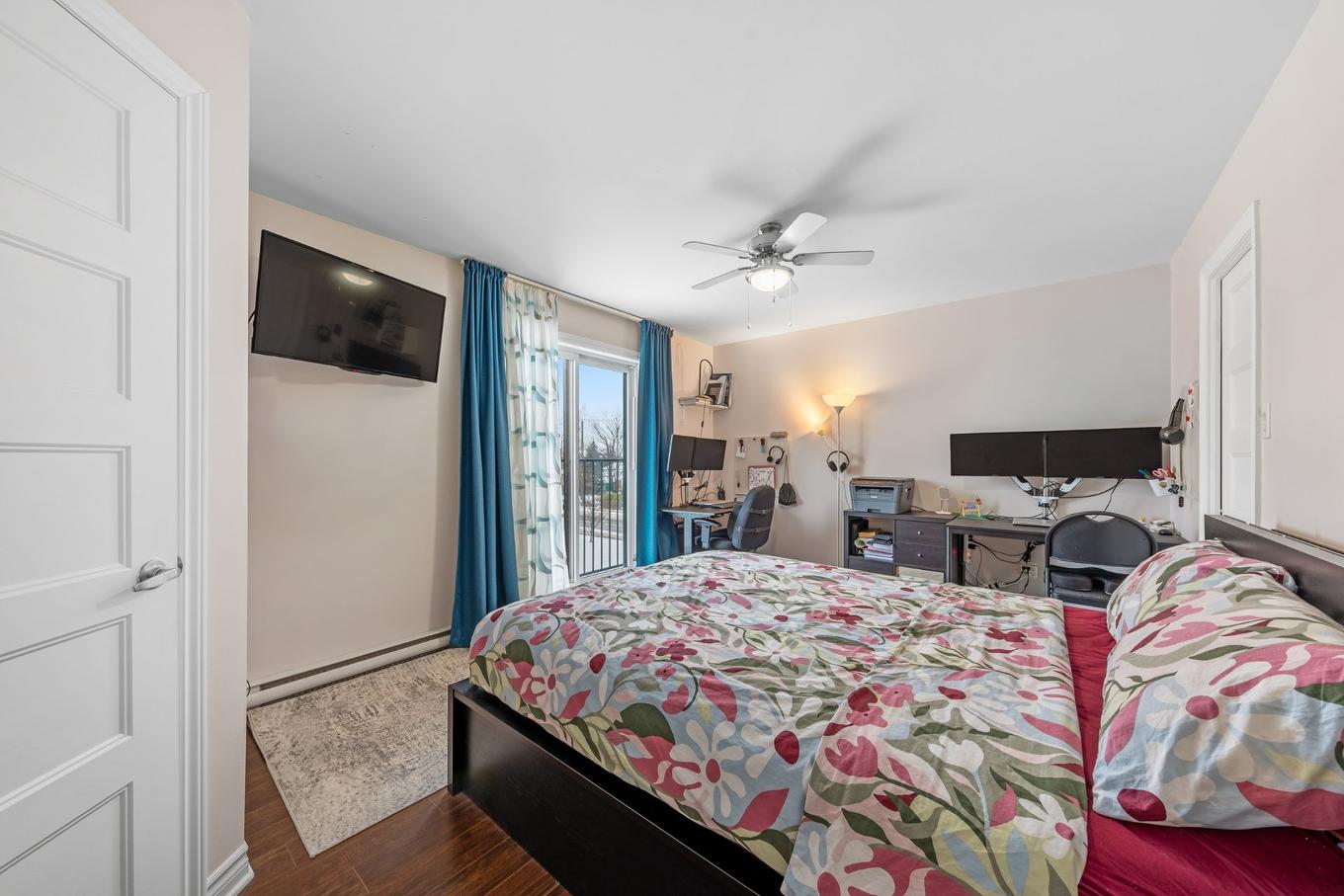 Primary bedroom - 12-4178 Mtée St-Hubert, Longueuil (Saint-Hubert), QC - Indoor Photo Showing Bedroom