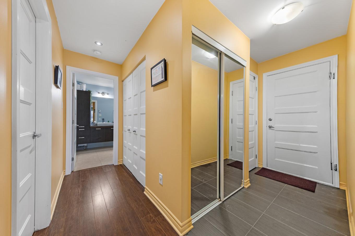 Hall - 12-4178 Mtée St-Hubert, Longueuil (Saint-Hubert), QC - Indoor Photo Showing Other Room