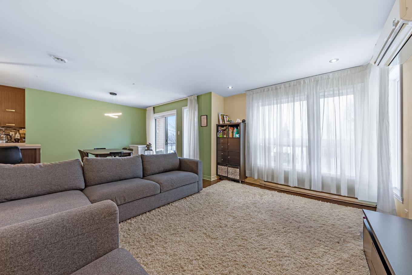 Living room - 12-4178 Mtée St-Hubert, Longueuil (Saint-Hubert), QC - Indoor Photo Showing Other Room