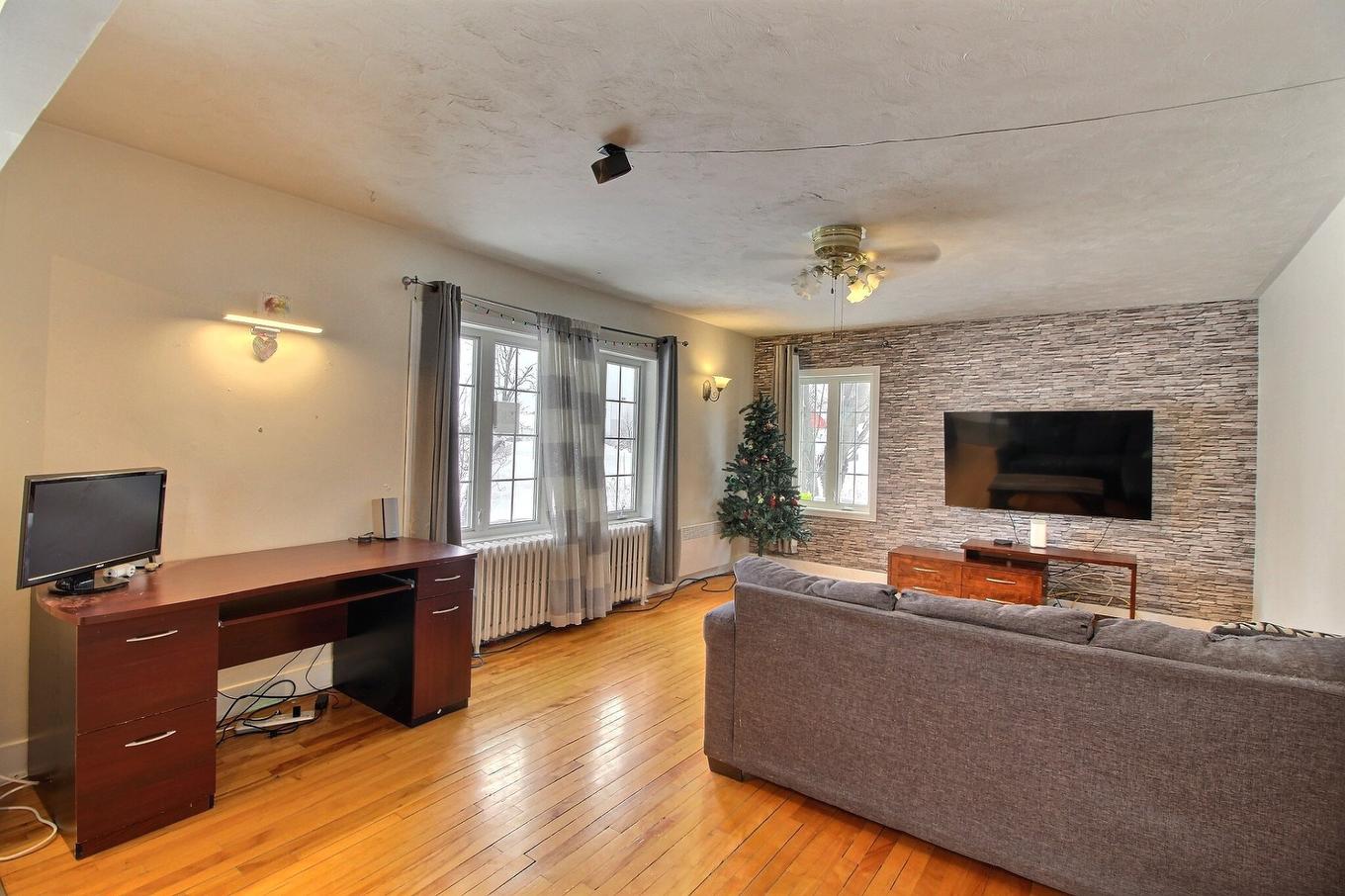 Salon - 198 Rue Fisher, Val-D'Or, QC - Indoor Photo Showing Living Room