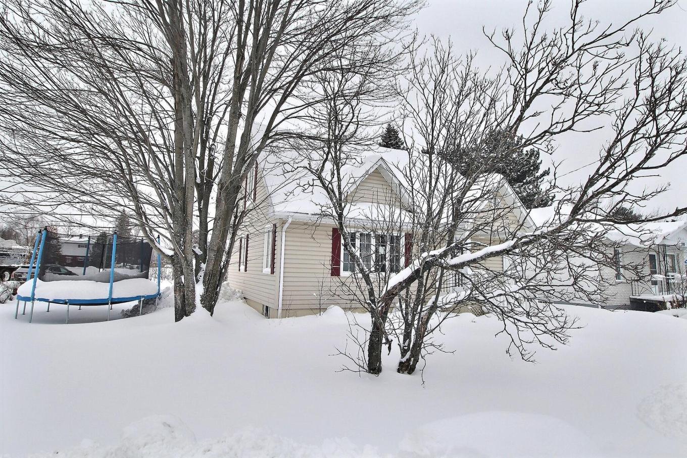 Façade - 198 Rue Fisher, Val-D'Or, QC - Outdoor