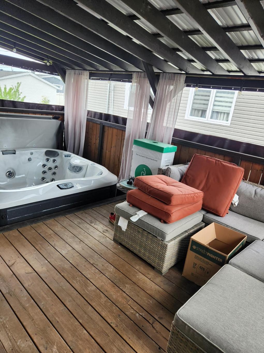 Terrasse - 157 Rue Gauthier, Val-D'Or, QC - With Deck Patio Veranda With Exterior