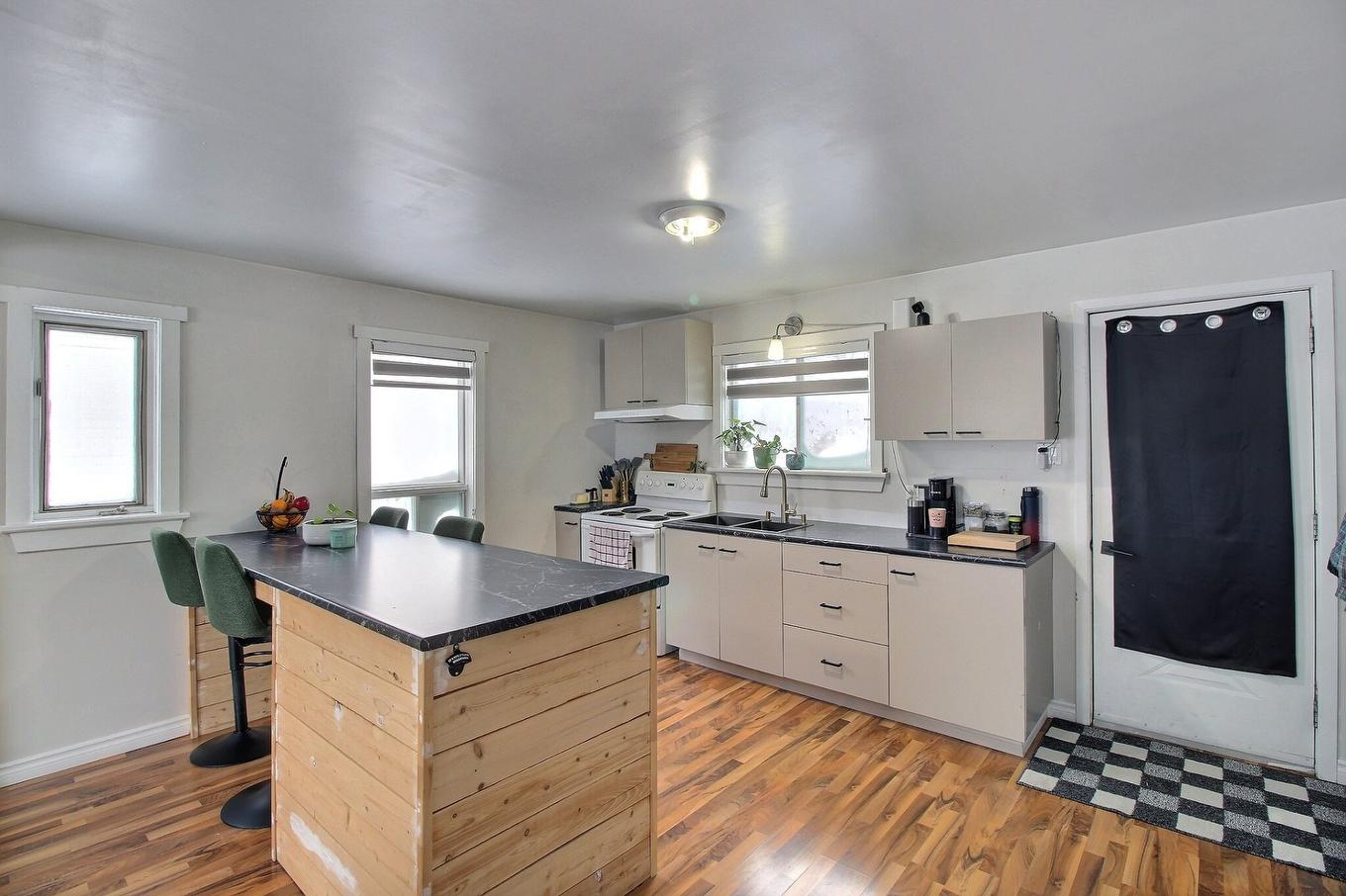 Cuisine - 145 Av. Champlain, Rouyn-Noranda, QC - Indoor Photo Showing Kitchen With Double Sink