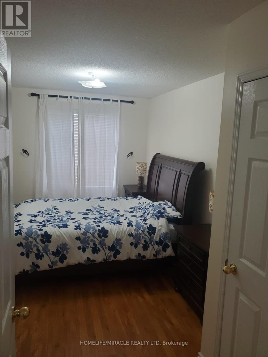 Main - 17 Portrush Trail, Brampton, ON - Indoor Photo Showing Bedroom