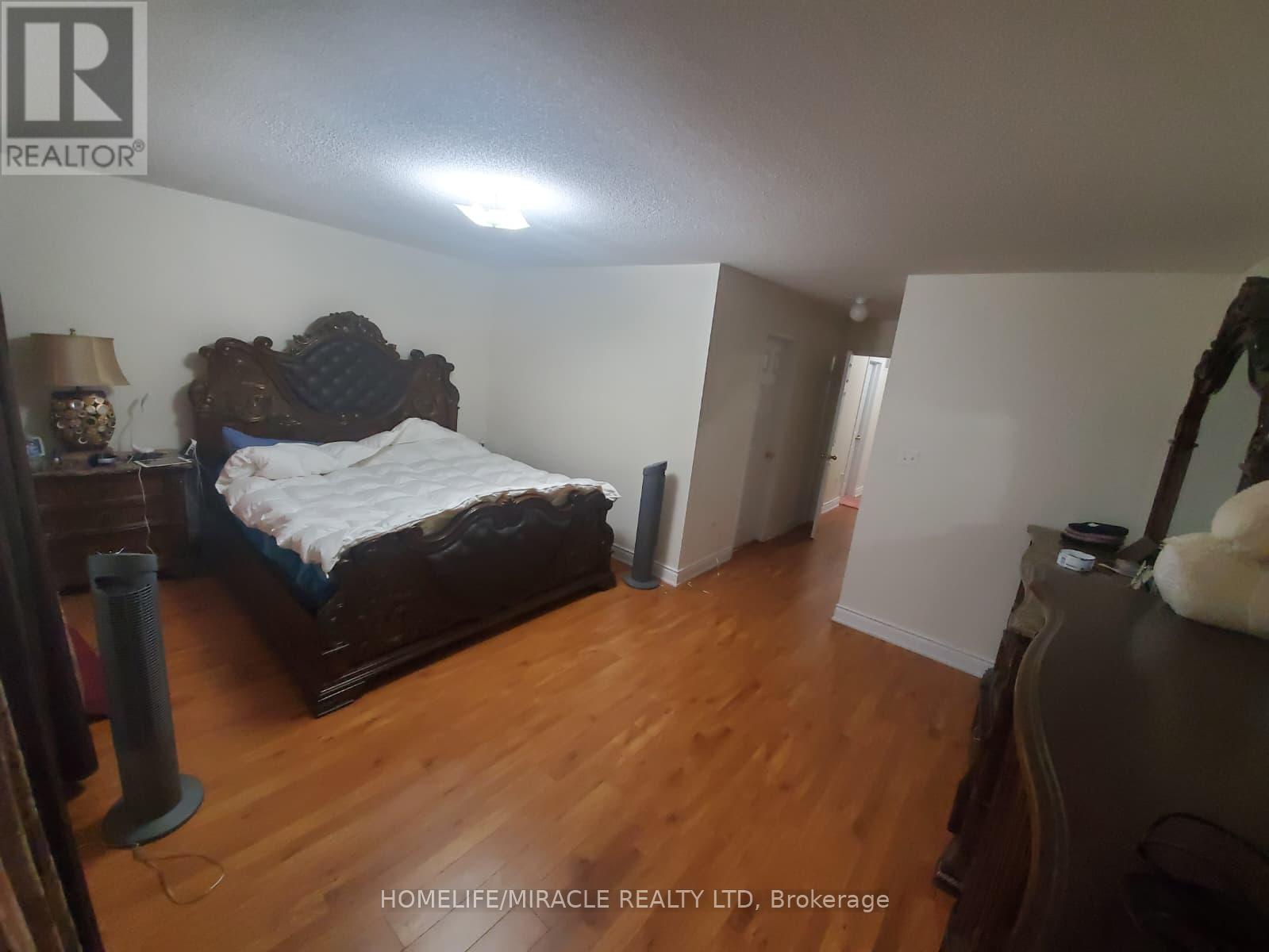 Main - 17 Portrush Trail, Brampton, ON - Indoor Photo Showing Bedroom