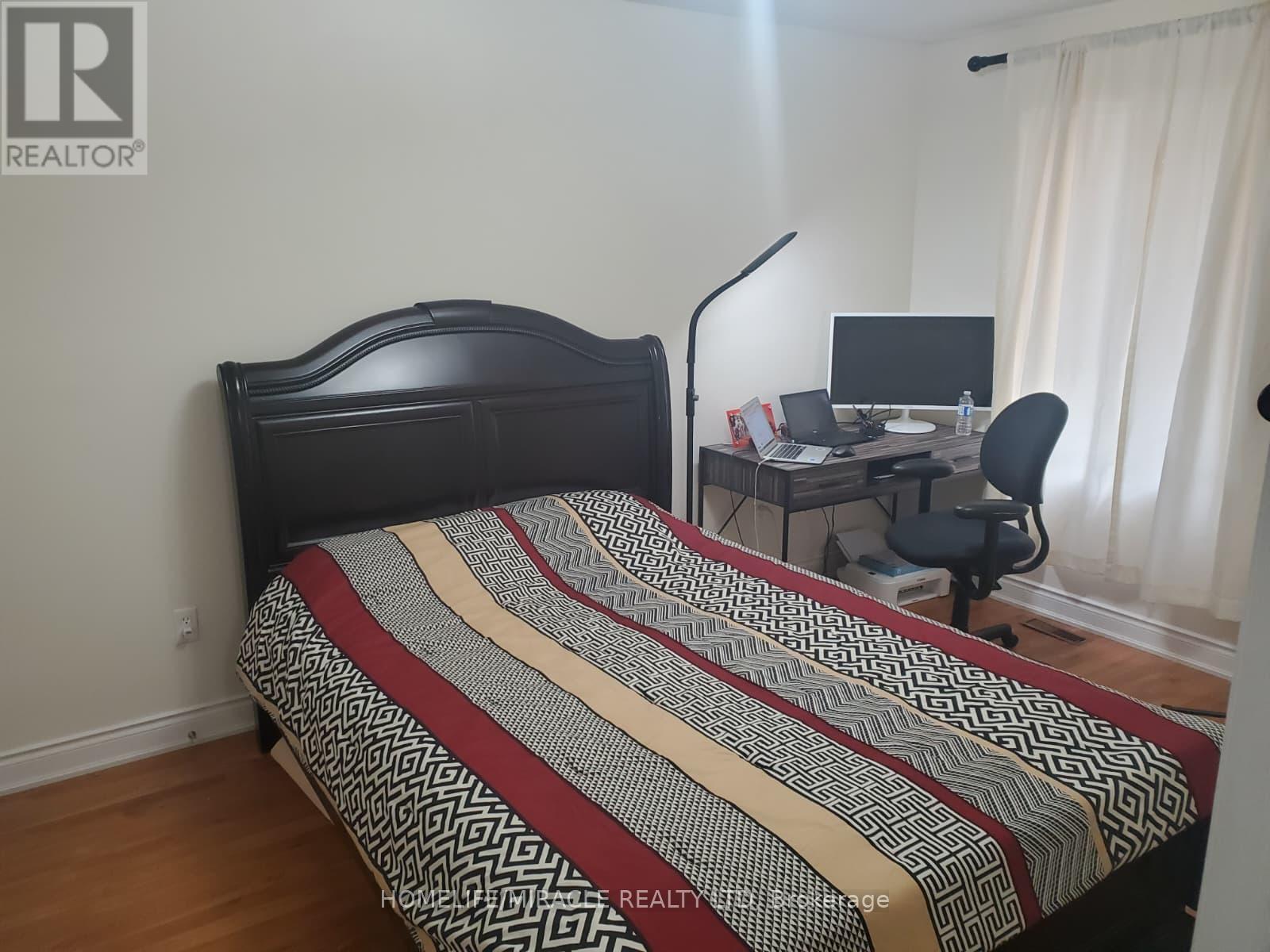 Main - 17 Portrush Trail, Brampton, ON - Indoor Photo Showing Bedroom