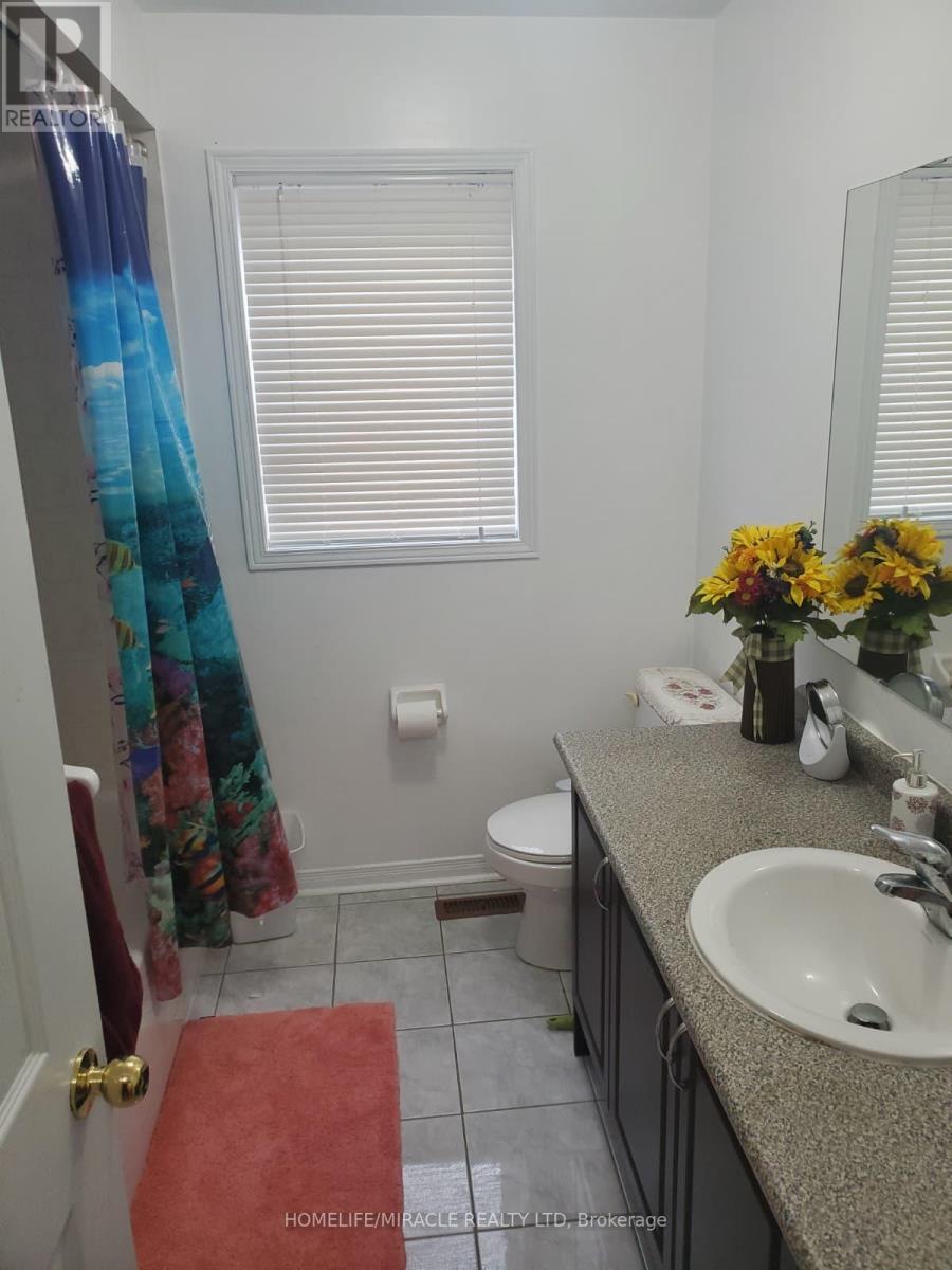 Main - 17 Portrush Trail, Brampton, ON - Indoor Photo Showing Bathroom