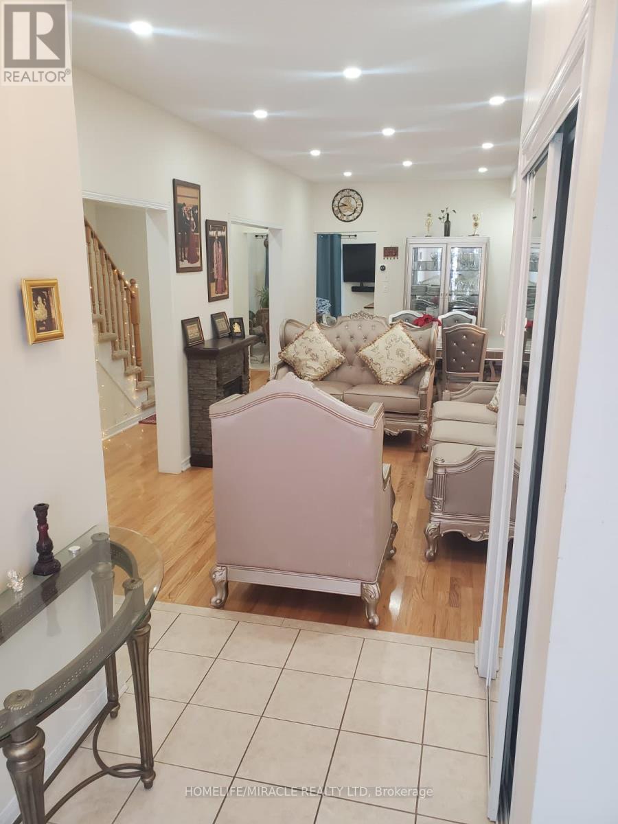 Main - 17 Portrush Trail, Brampton, ON - Indoor