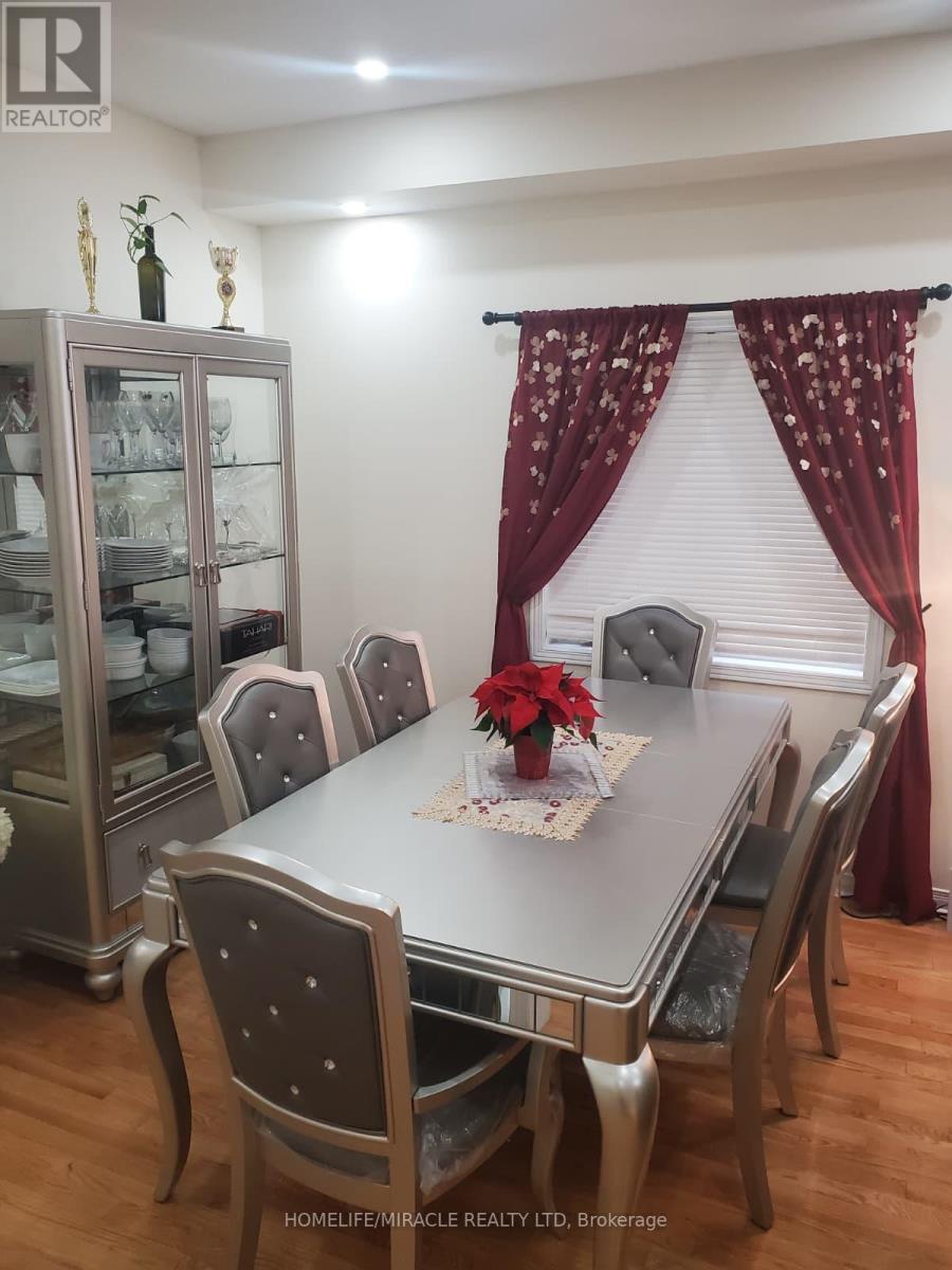 Main - 17 Portrush Trail, Brampton, ON - Indoor Photo Showing Dining Room