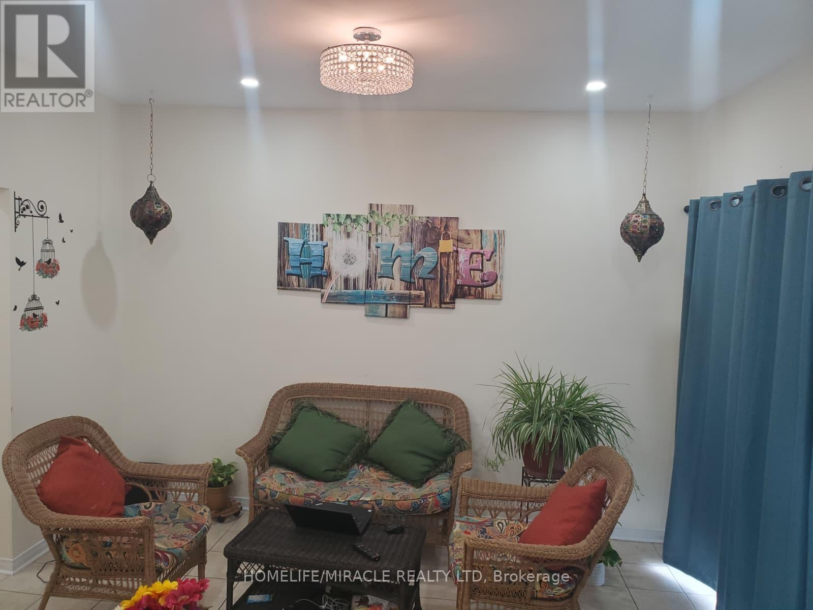 Main - 17 Portrush Trail, Brampton, ON - Indoor Photo Showing Other Room