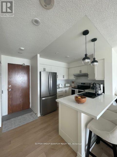 Ph5 - 11 Oneida Crescent E, Richmond Hill, ON - Indoor Photo Showing Kitchen