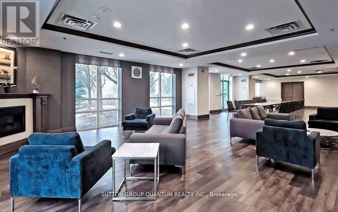 Ph5 - 11 Oneida Crescent E, Richmond Hill, ON - Indoor With Fireplace