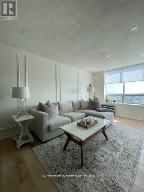 Ph5 - 11 Oneida Crescent E, Richmond Hill, ON - Indoor Photo Showing Living Room