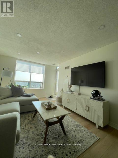 Ph5 - 11 Oneida Crescent E, Richmond Hill, ON - Indoor Photo Showing Living Room