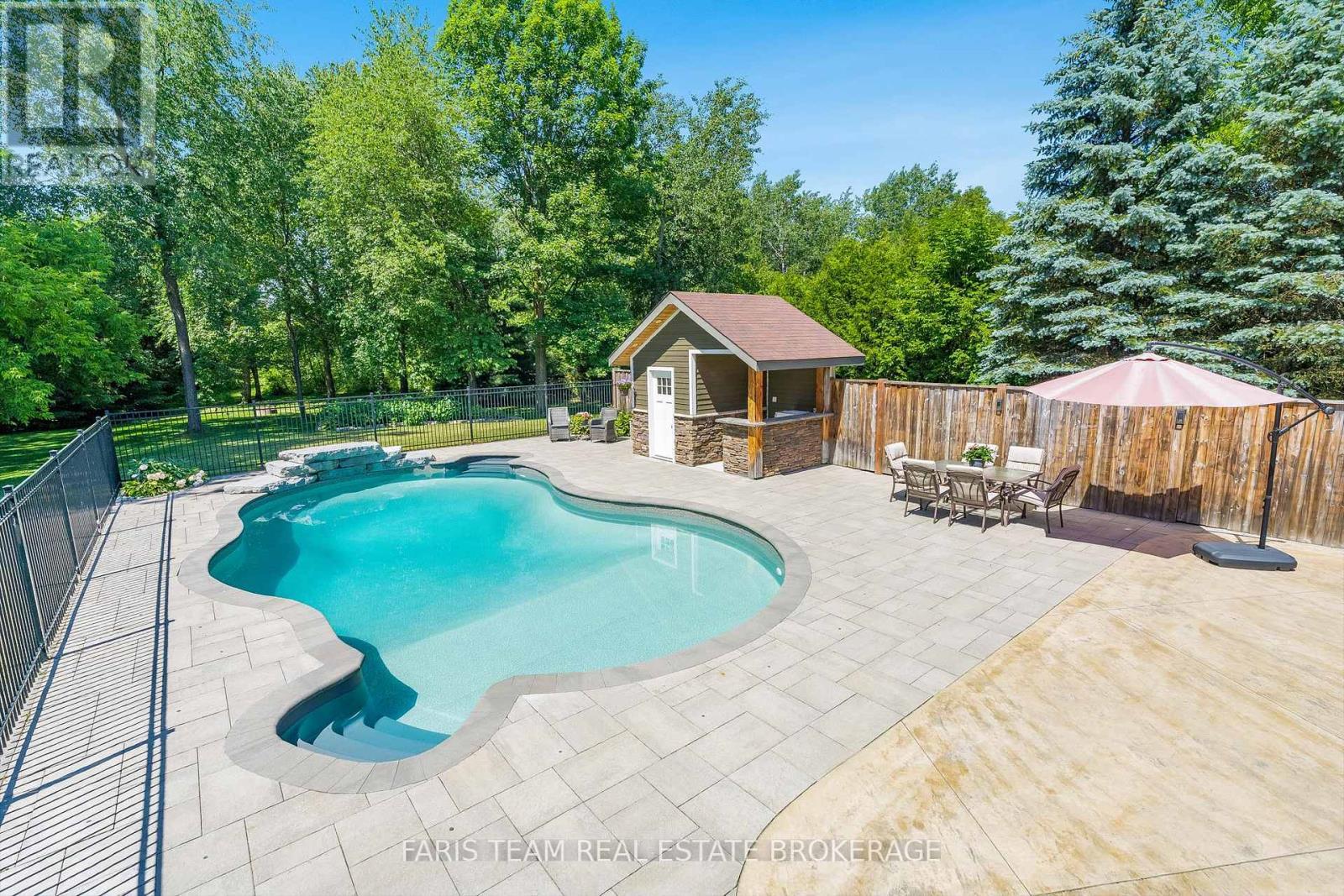 35 Parr Boulevard, Springwater, ON - Outdoor With In Ground Pool With Backyard