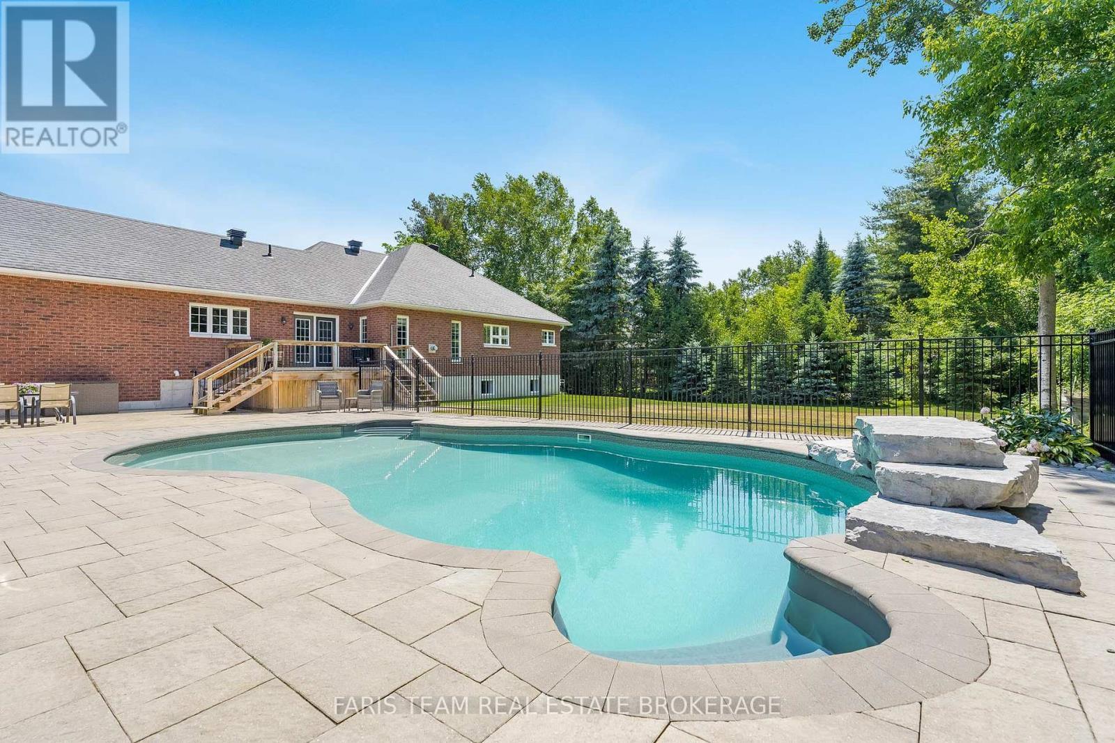 35 Parr Boulevard, Springwater, ON - Outdoor With In Ground Pool With Backyard