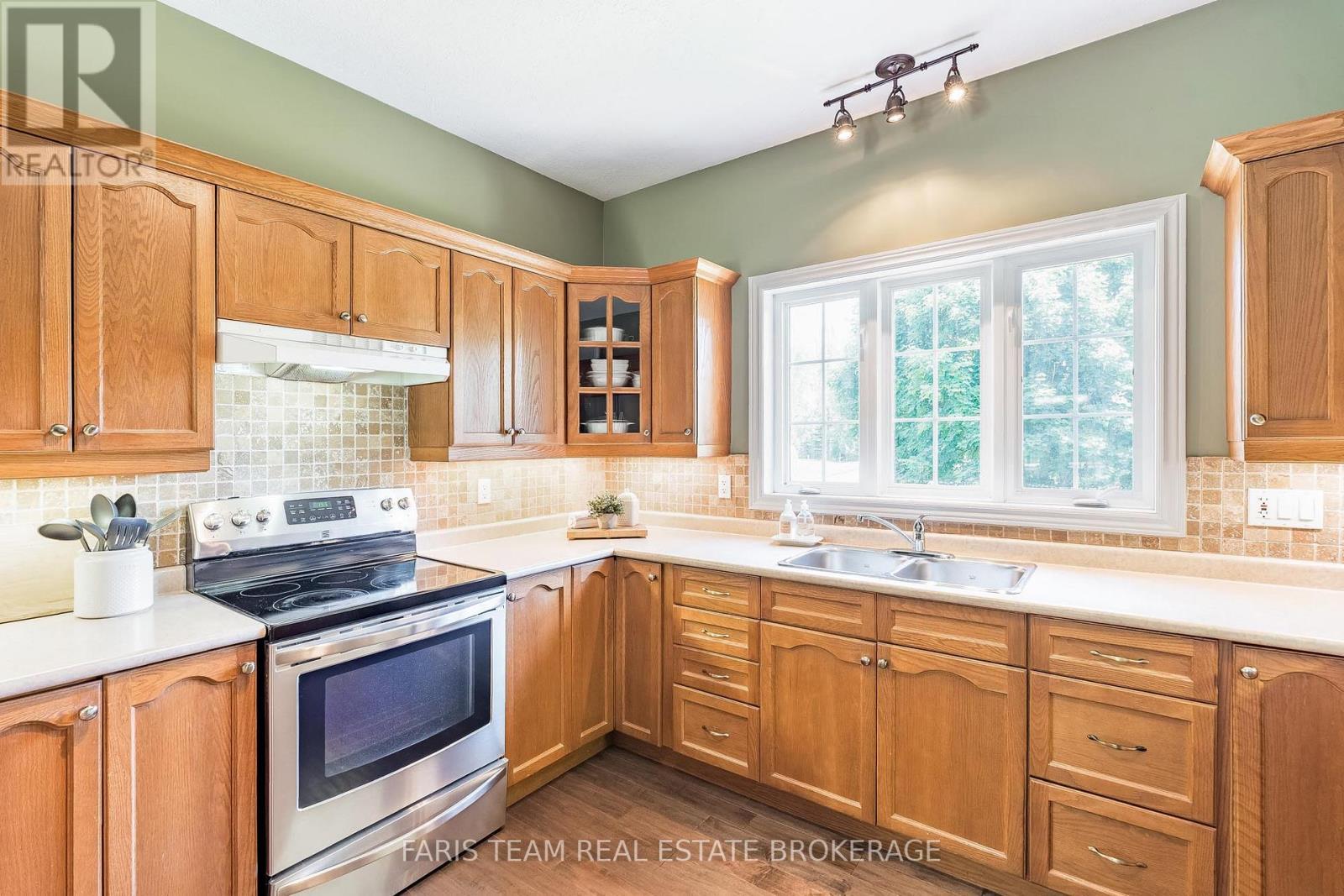 35 Parr Boulevard, Springwater, ON - Indoor Photo Showing Kitchen With Double Sink
