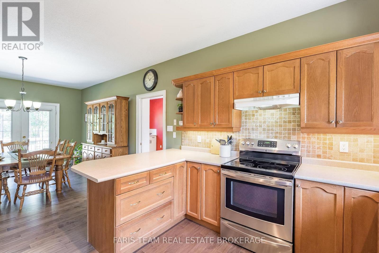35 Parr Boulevard, Springwater, ON - Indoor Photo Showing Kitchen