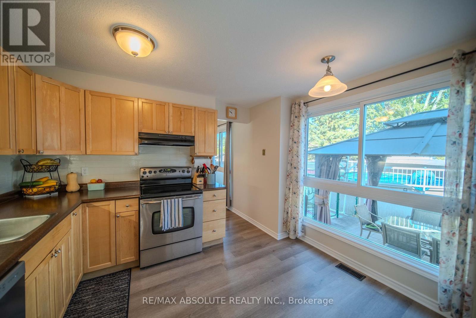 198 Hoylake Crescent, Ottawa, ON - Indoor Photo Showing Kitchen
