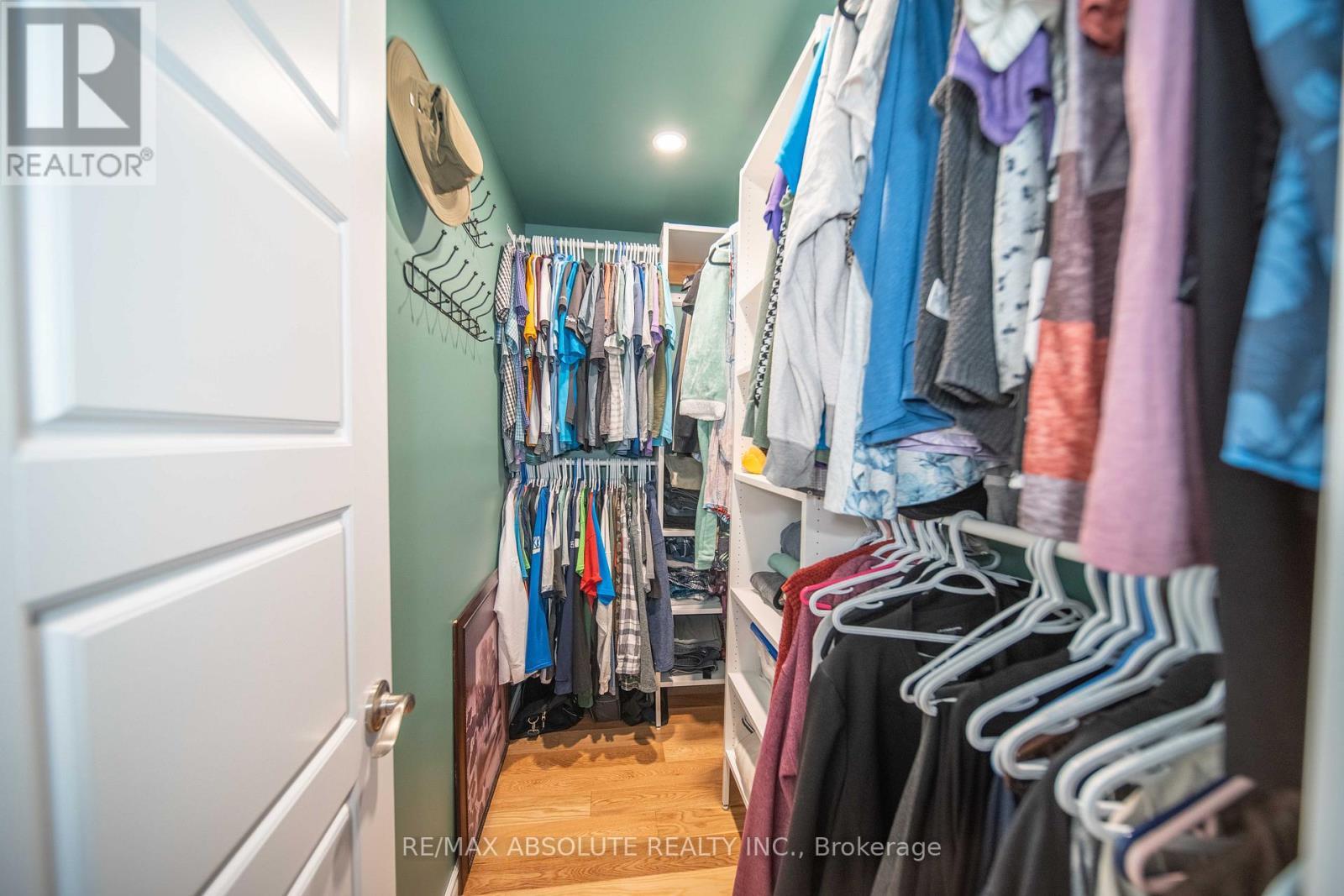 198 Hoylake Crescent, Ottawa, ON - Indoor With Storage