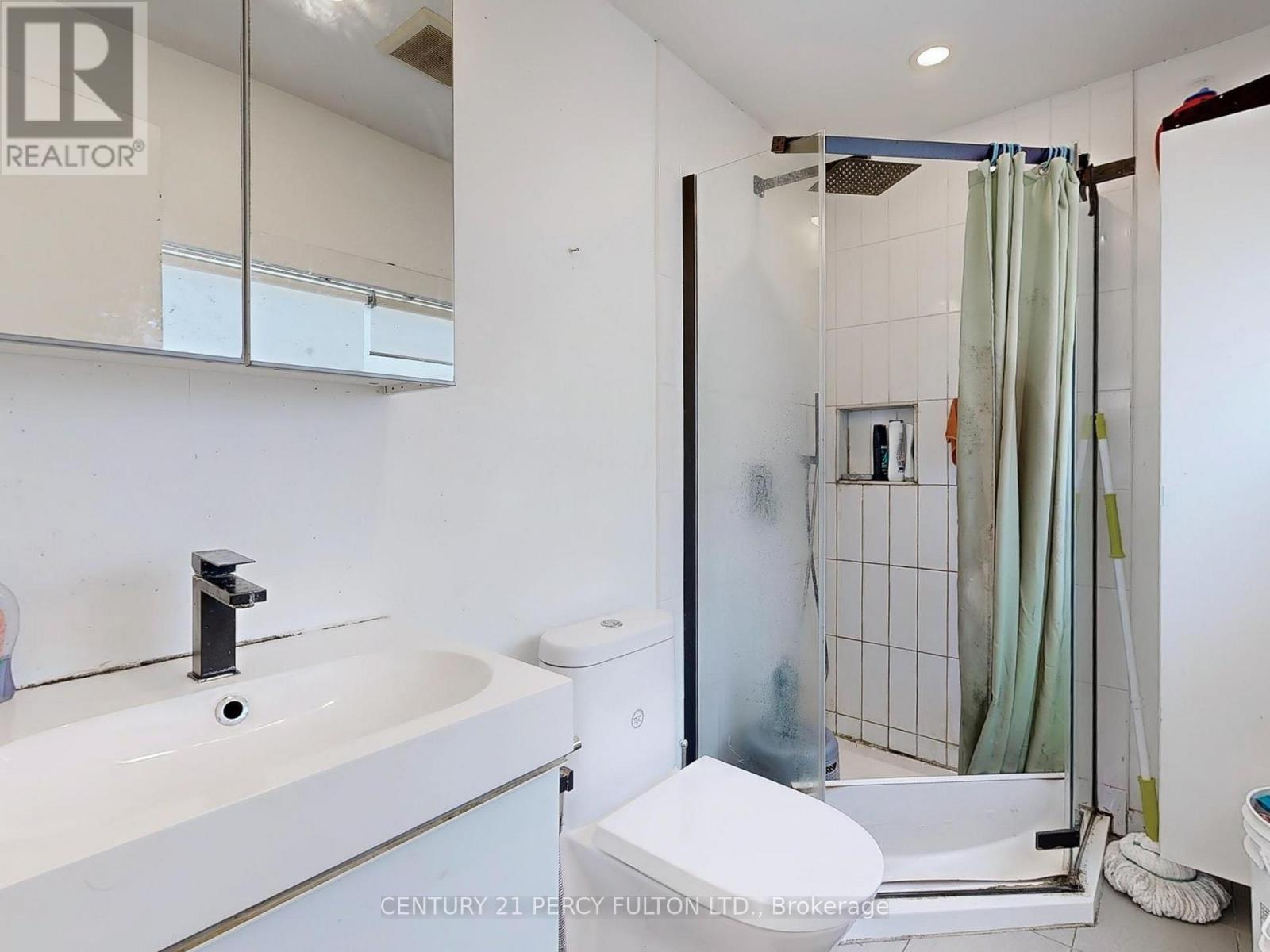 48 St Dunstan Drive, Toronto, ON - Indoor Photo Showing Bathroom