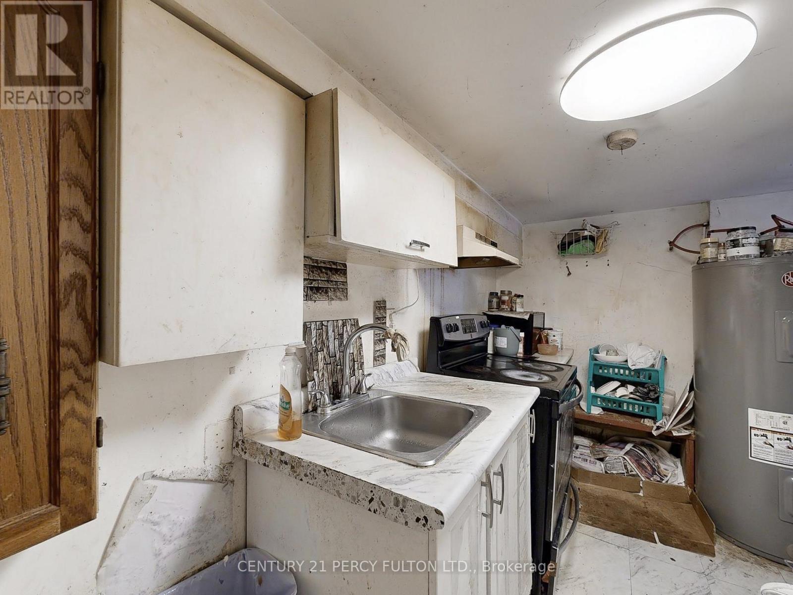 48 St Dunstan Drive, Toronto, ON - Indoor Photo Showing Kitchen