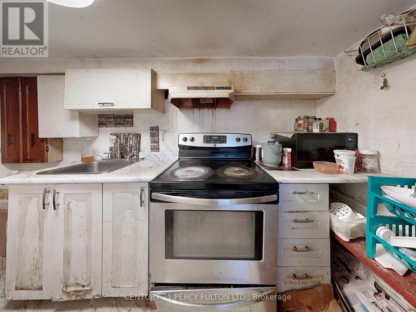 48 St Dunstan Drive, Toronto, ON - Indoor Photo Showing Kitchen