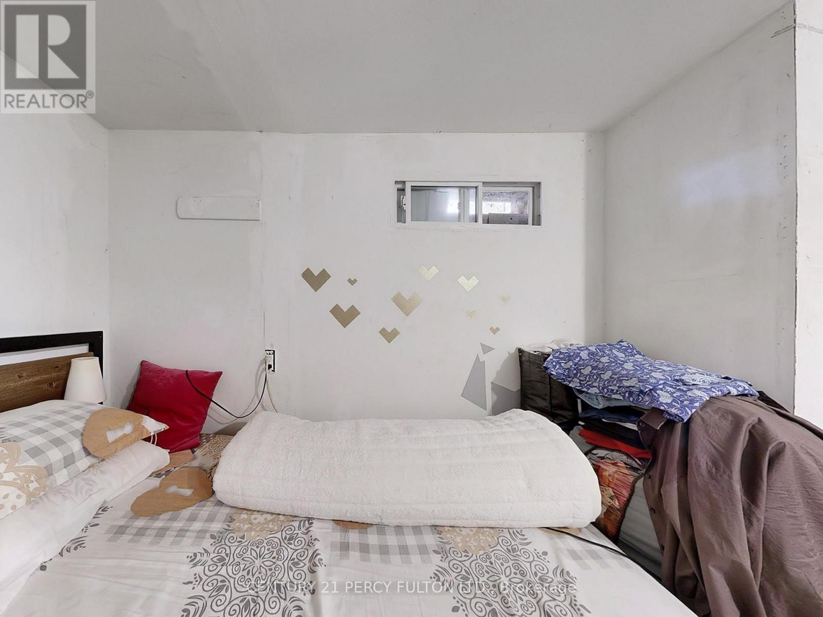 48 St Dunstan Drive, Toronto, ON - Indoor Photo Showing Bedroom