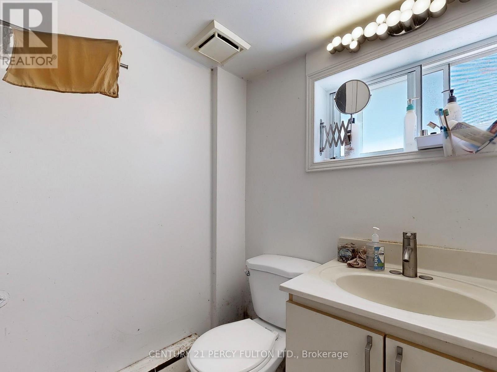 48 St Dunstan Drive, Toronto, ON - Indoor Photo Showing Bathroom