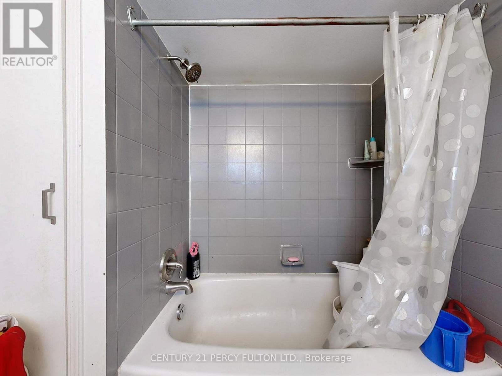 48 St Dunstan Drive, Toronto, ON - Indoor Photo Showing Bathroom