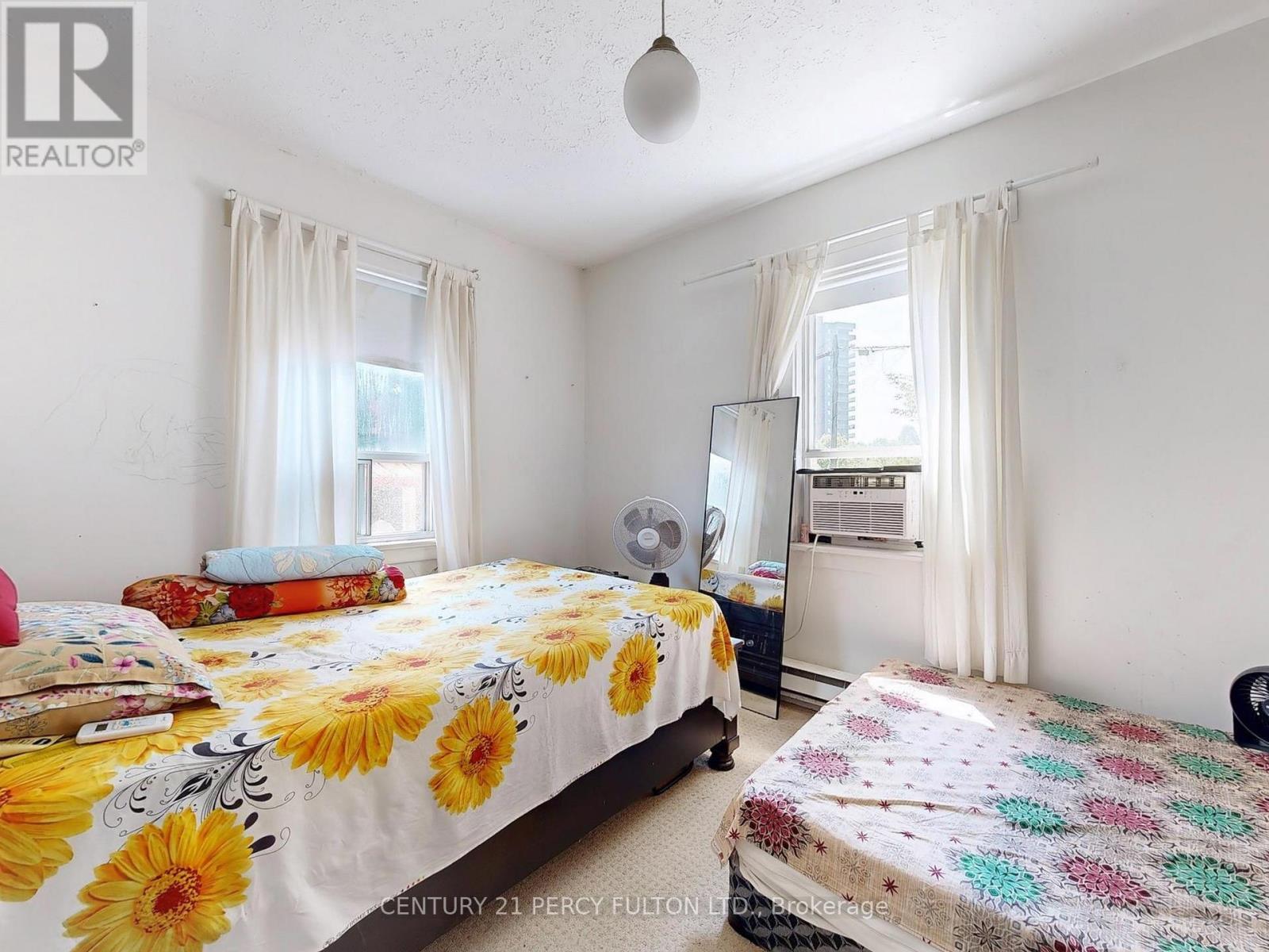 48 St Dunstan Drive, Toronto, ON - Indoor Photo Showing Bedroom
