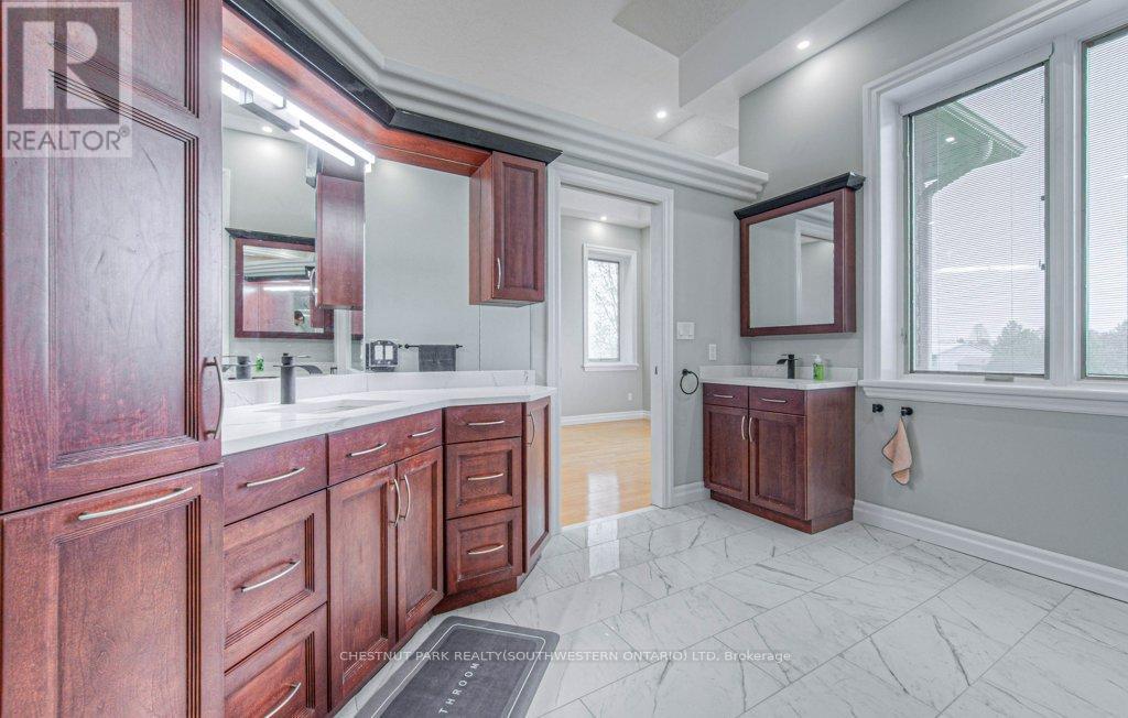 2930 Notre Dame Drive, Wilmot, ON - Indoor Photo Showing Bathroom