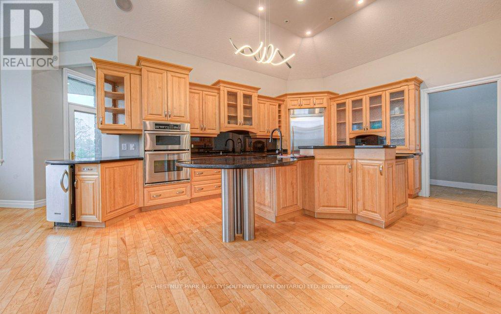 2930 Notre Dame Drive, Wilmot, ON - Indoor Photo Showing Kitchen