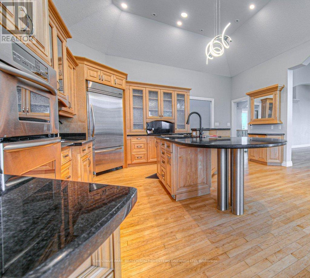 2930 Notre Dame Drive, Wilmot, ON - Indoor Photo Showing Kitchen