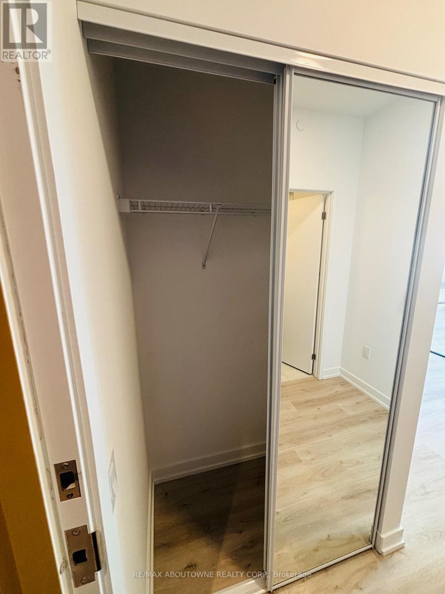 3709 - 395 Square One Drive, Mississauga, ON - Indoor