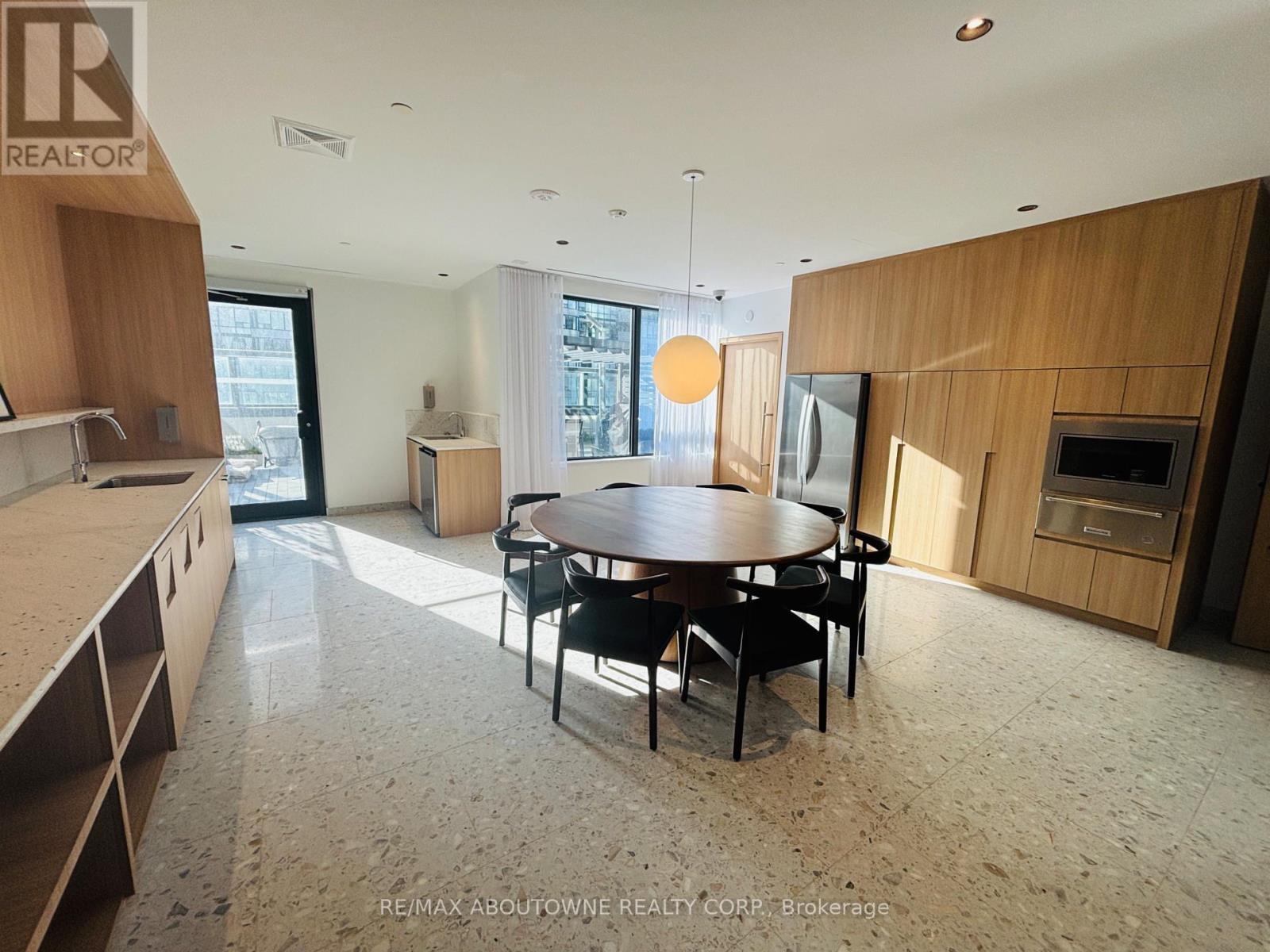Kitchen - 3709 - 395 Square One Drive, Mississauga, ON - Indoor Photo Showing Dining Room
