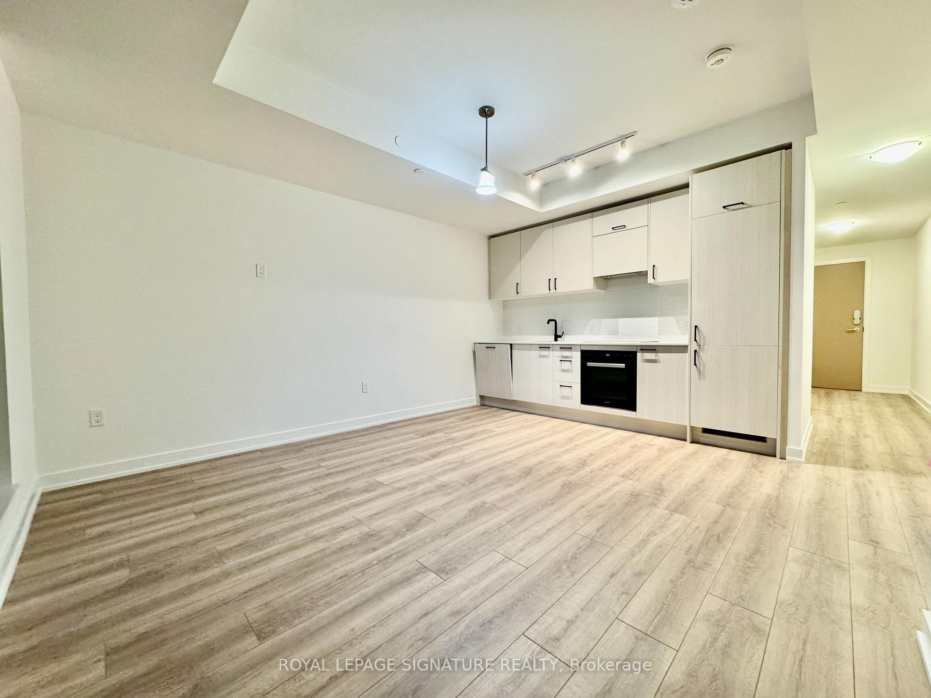 920-1 Quarrington Lane, Toronto, ON - Indoor Photo Showing Kitchen