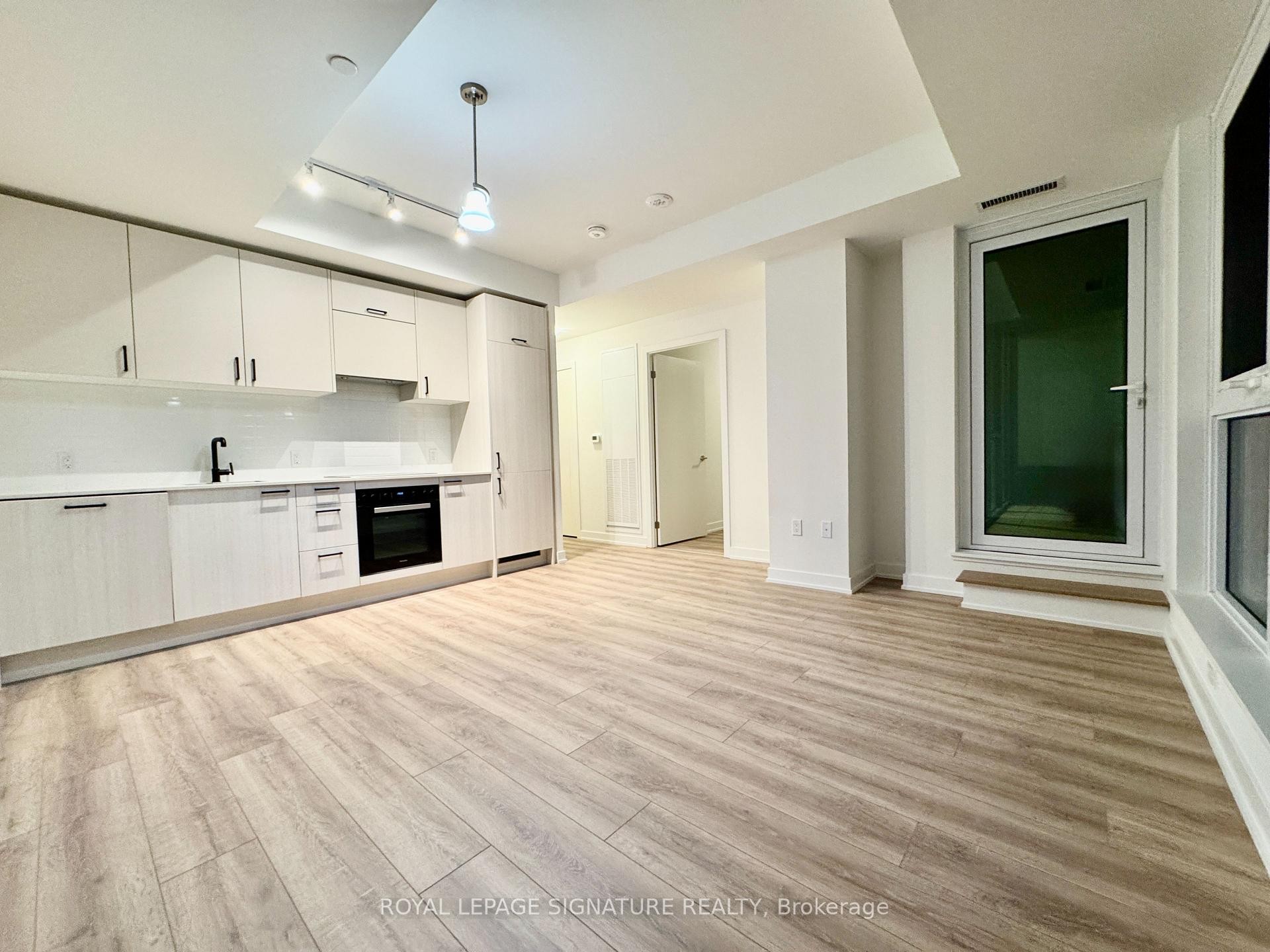 920-1 Quarrington Lane, Toronto, ON - Indoor Photo Showing Kitchen