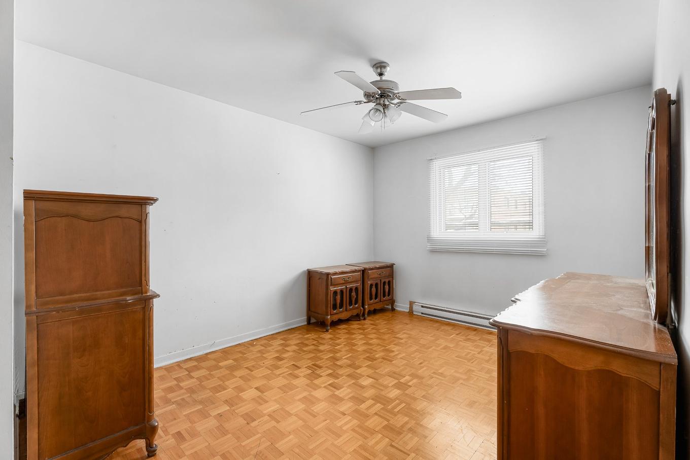 Chambre à coucher - 101 16E Rue, Laval (Laval-Des-Rapides), QC - Indoor