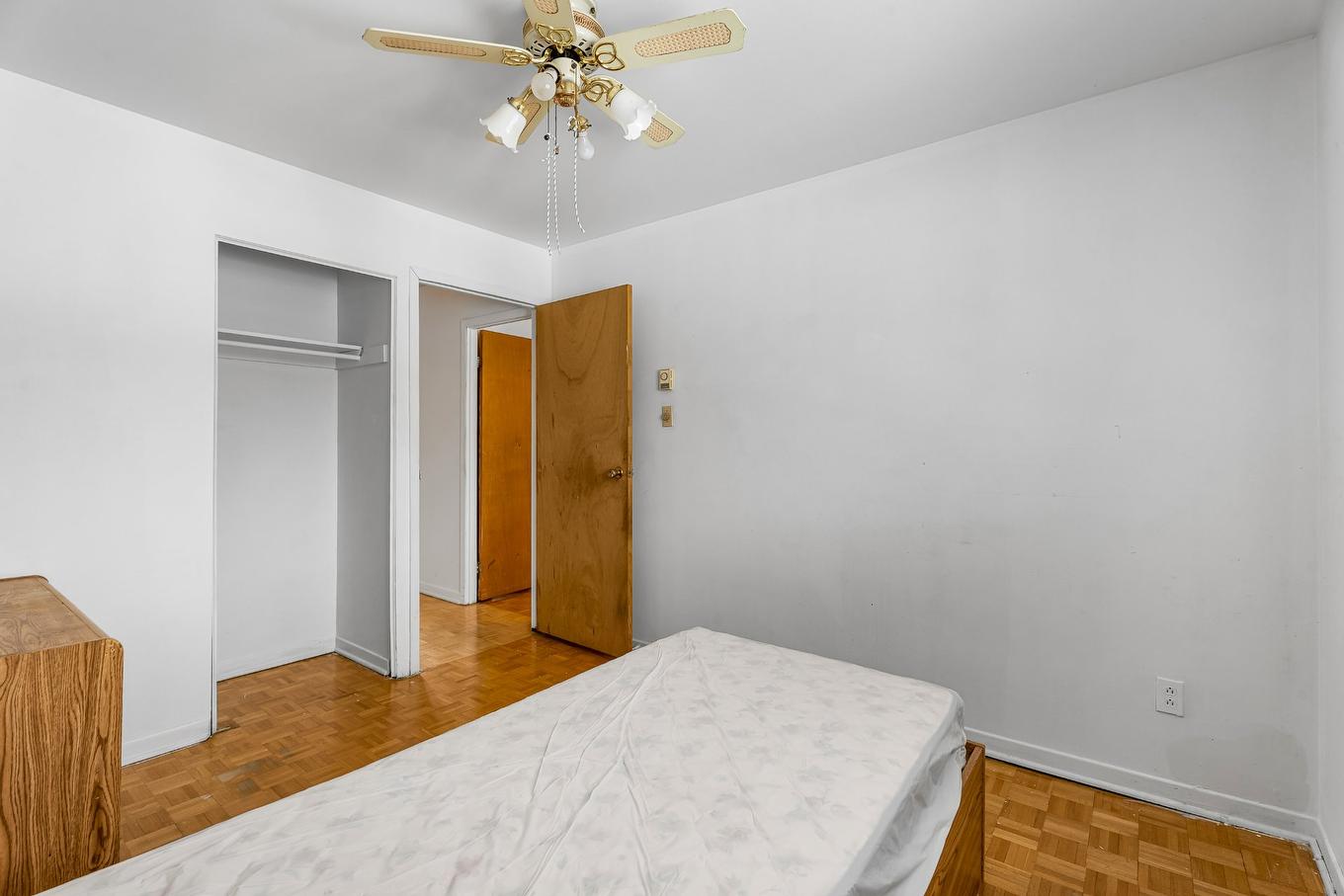 Chambre à coucher - 101 16E Rue, Laval (Laval-Des-Rapides), QC - Indoor Photo Showing Bedroom