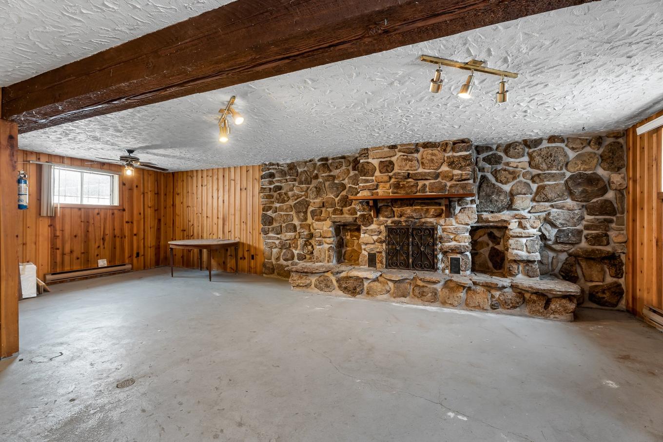 Sous-sol - 101 16E Rue, Laval (Laval-Des-Rapides), QC - Indoor With Fireplace