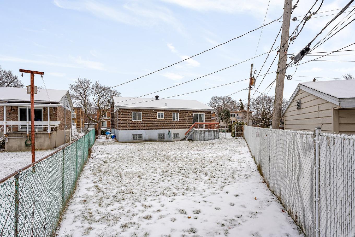 Cour - 101 16E Rue, Laval (Laval-Des-Rapides), QC - Outdoor With Exterior