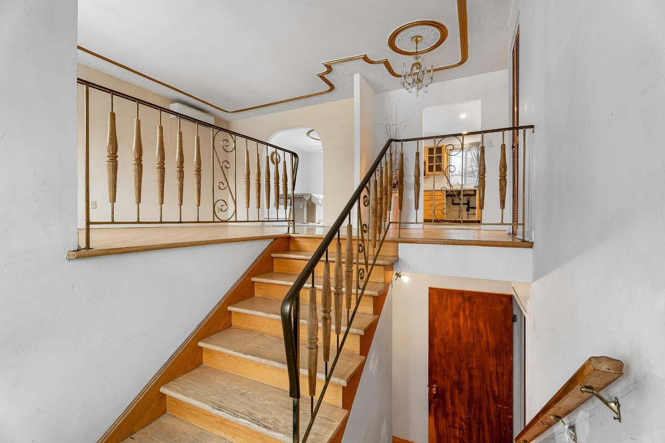 Hall d'entrée/Vestibule - 101 16E Rue, Laval (Laval-Des-Rapides), QC - Indoor Photo Showing Other Room