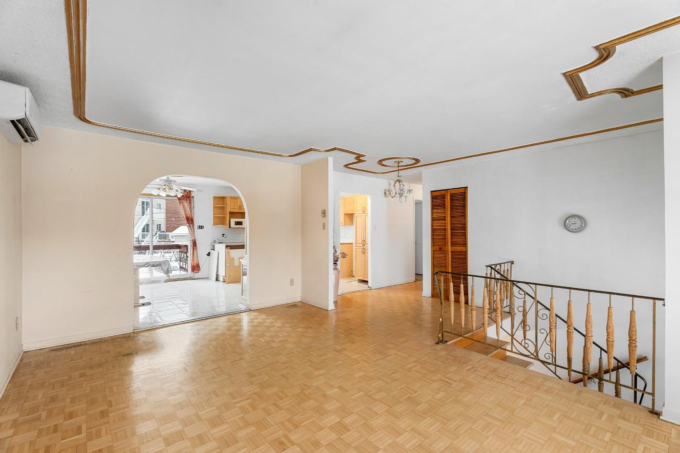 Salon - 101 16E Rue, Laval (Laval-Des-Rapides), QC - Indoor Photo Showing Other Room